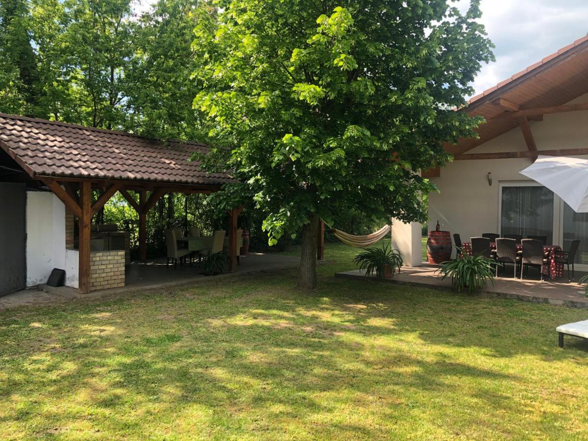 Five Season'S Lakehouse بالاتوليلّي المظهر الخارجي الصورة